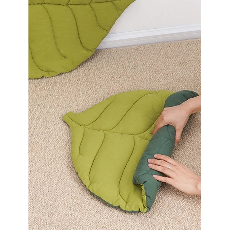 Cat Mattress Leaf Shape Cat Nest Cat and Dog Double-Sided Available Floor Mat Cover Pad Warm and Comfortable Cartoon Cat Bed Ind